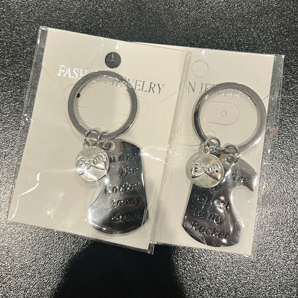 NWT Guardians of the Galaxy,‎ Marvel, Groot, Rocket matching keychains